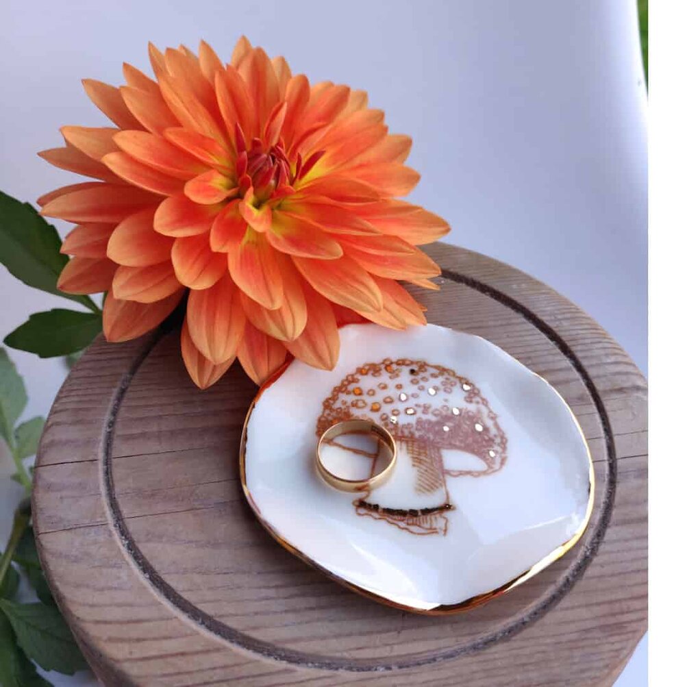 Ring holders for rings hot sale